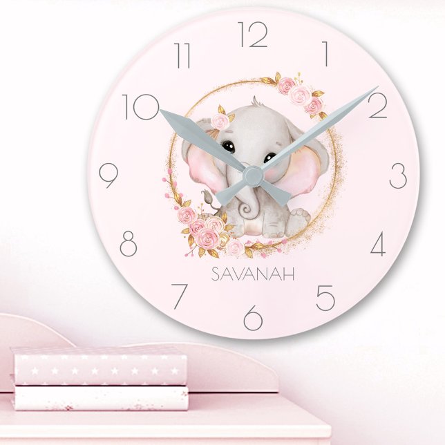 Cute Elephant Rosa ros Girl Namn Rund Klocka (Cute Elephant Pink Roses Girl Name Round Clock)