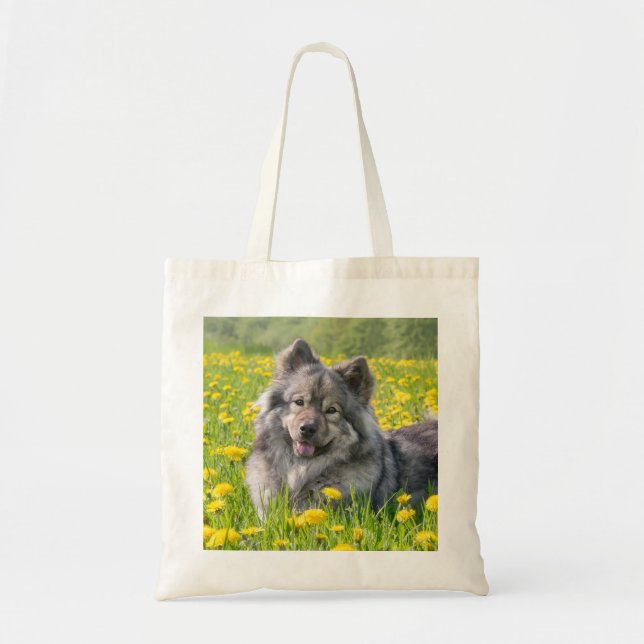 Cute Eurasier-Hund i Blommarna Meadow Dandelions Tygkasse (Framsidan)