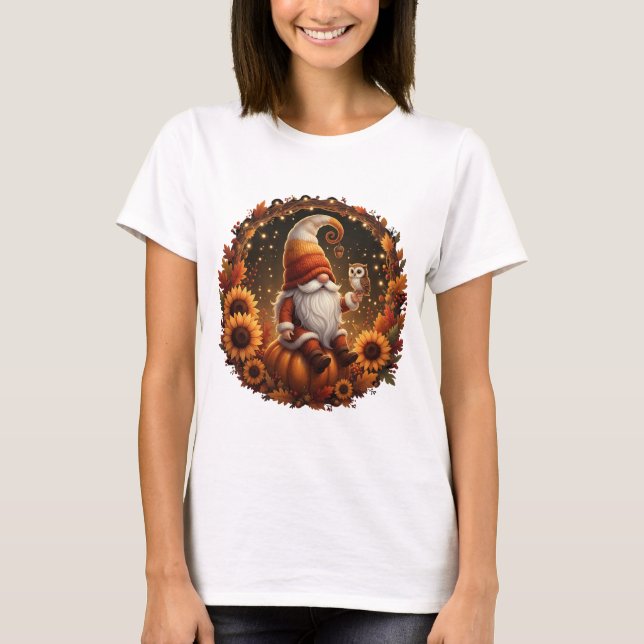 Cute Fall Gnome on Pumpkin with Owl T Shirt (Framsida)