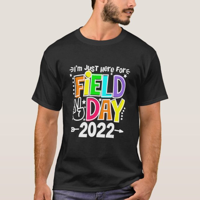 Cute Fält Day Lärare är här just för Fält-dagen T Shirt (Framsida)