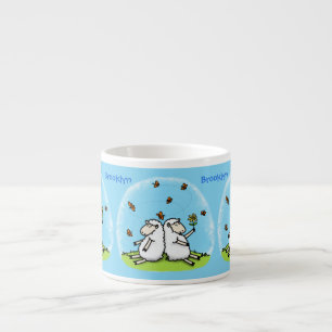 Cute fårvänner och fjärilar tecknad espressomugg