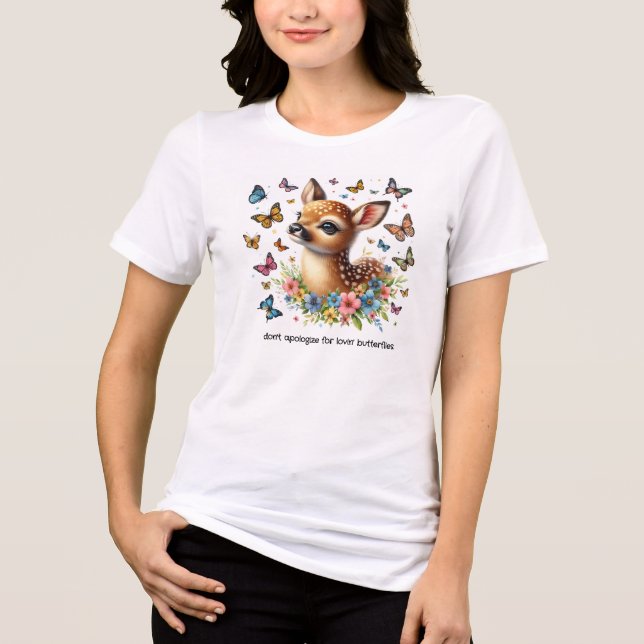 Cute Fawn tittar på fjärilar i Meadow T Shirt (Framsida)