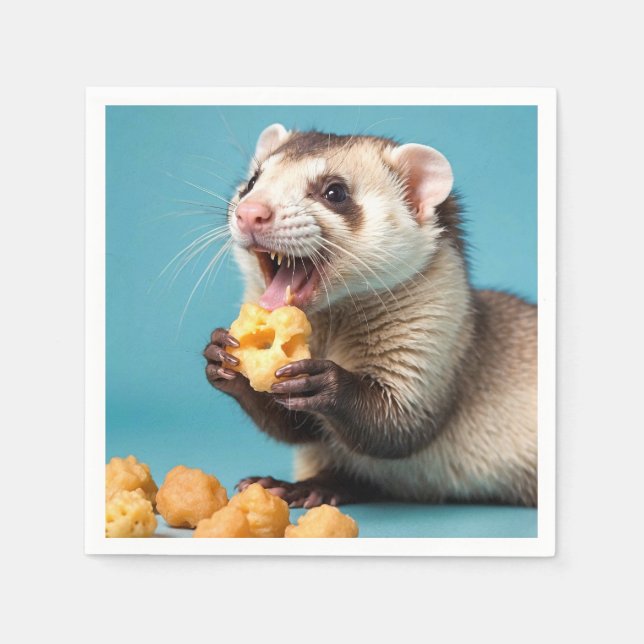 Cute Ferret Eating Cheese Puffs Pappersservett (Framsidan)