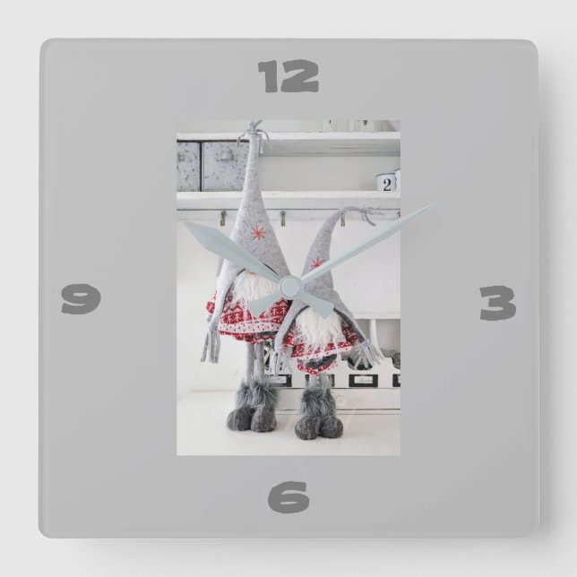 **CUTE FINNISH GNOME CHRISTMAS** CLOCK FYRKANTIG KLOCKA (Framsida)