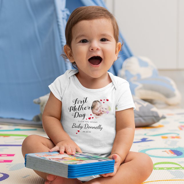 Cute First Mors dag Heart Photo Baby Bodykostym T Shirt (Skapare uppladdad)