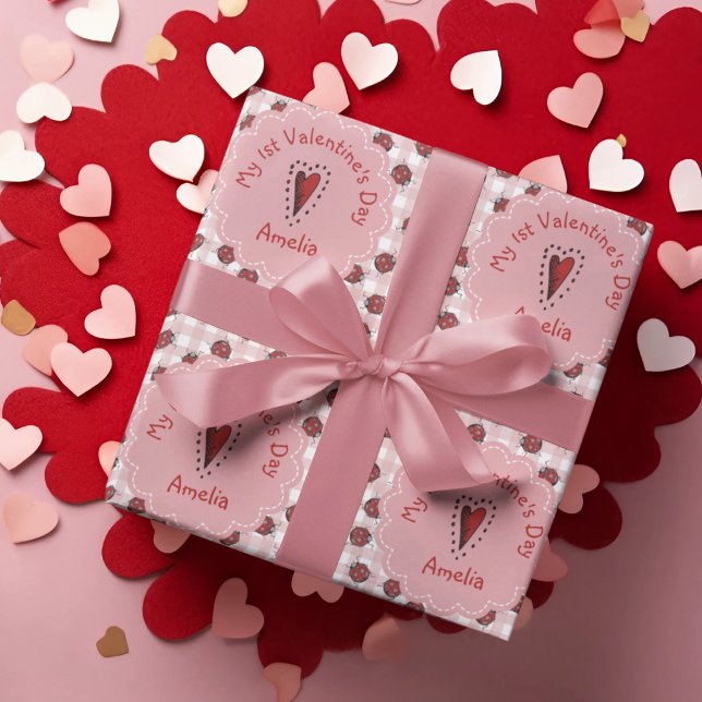 Cute First Valentines day Rosa och Red Ladybugs Presentpapper (Sweet Baby Girl First Valentine's Day Wrapping Paper. Pink Gingham, Cute Red Ladybugs, & Red Heart.)