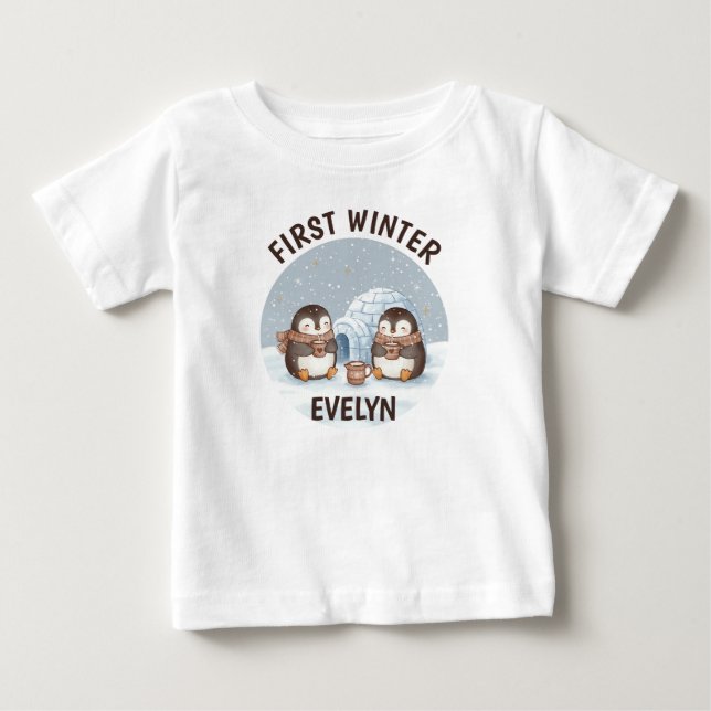 Cute "First Winter" Penguin Milestone T Shirt (Framsida)