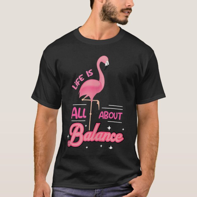 Cute Flamingo med att säga livet handlar om en mas T Shirt (Framsida)