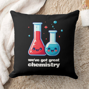 Cute Flask & Tube Vi har Har Underbar kemi Kudde
