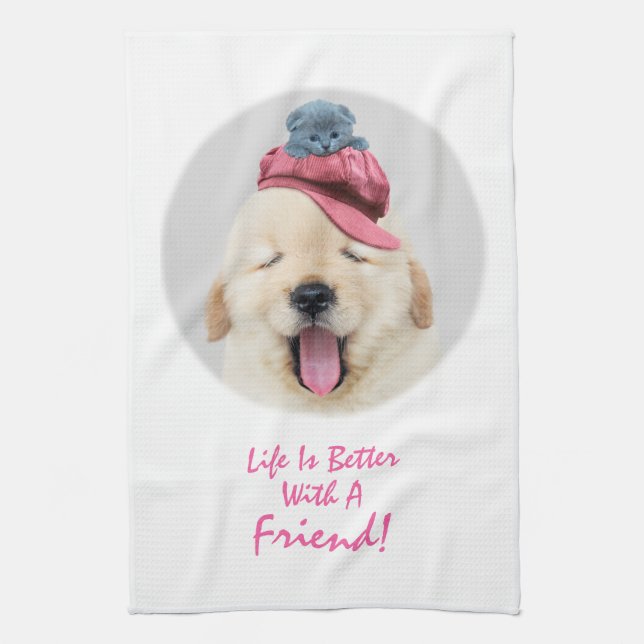 Cute Fluffy Hund med en katt på huvudet Kökshandduk (Vertikal)