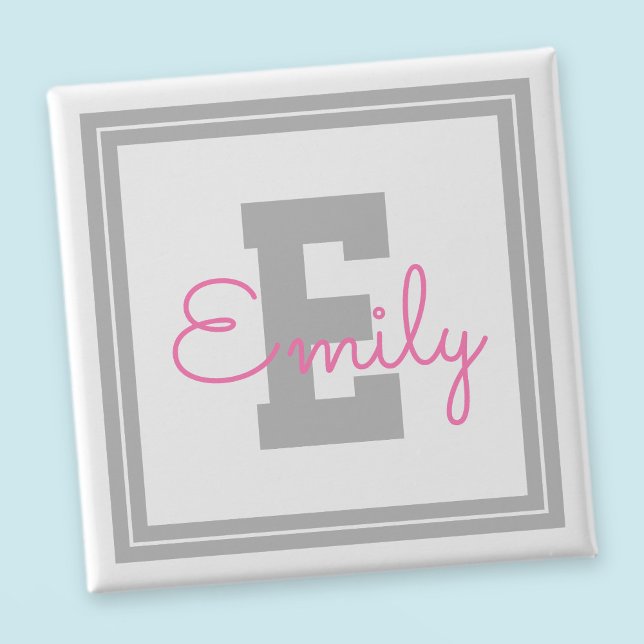 Cute Framed Namn & Monogram | Ljust Grått och Rosa Knapp (Skapare uppladdad)