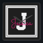 Cute Framed Namn & Monogram | Svartvit och Rosa Fyrkantig Klocka<br><div class="desc">Kylt fullt anpassade namn och monogram.</div>