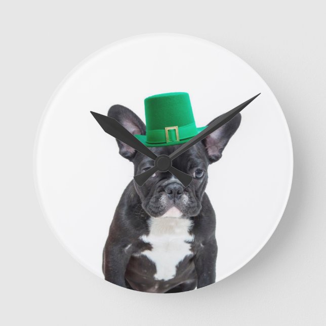 Cute Fransk Bulldog med Hat St. Patrick's Day Rund Klocka (Framsida)