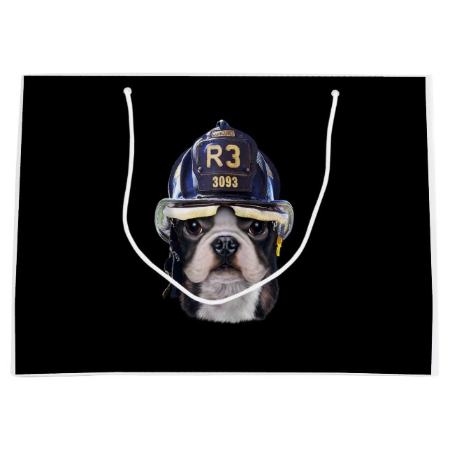 Cute Fransk Bulldog under Firefighter Helmet (Framsidan)