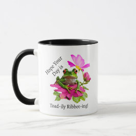 Cute Frog eller Toad Pun på Rosa Flowers Mugg