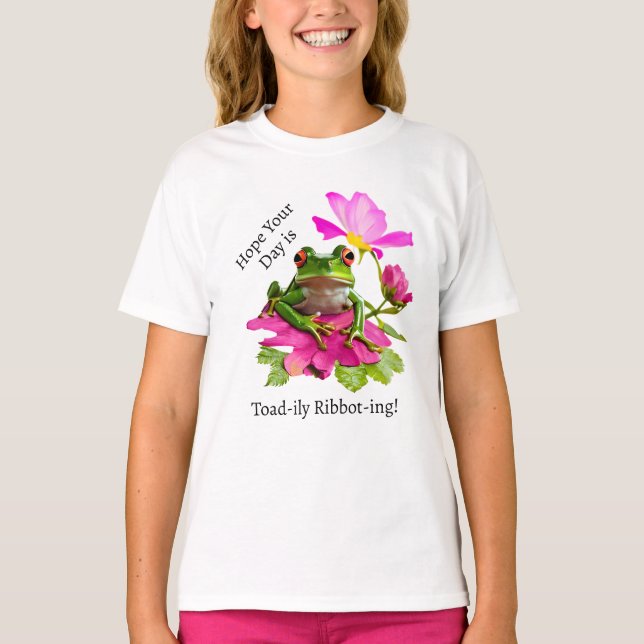 Cute Frog eller Toad Pun på Rosa Flowers T Shirt (Framsida)