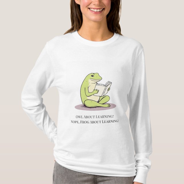 Cute Frog Reading Women's Shirt T (Framsida)