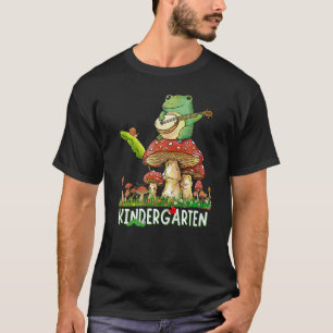 Cute Frog Spelar Banjo Snigel Mushroom Kindergarte T Shirt