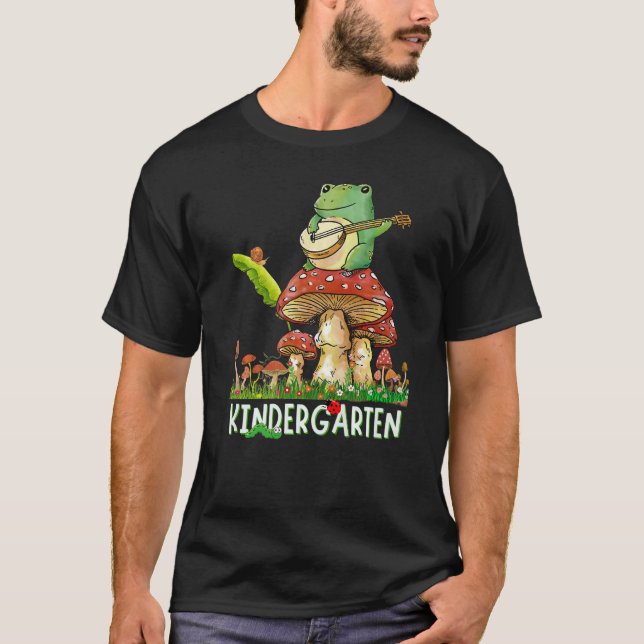 Cute Frog Spelar Banjo Snigel Mushroom Kindergarte T Shirt (Framsida)
