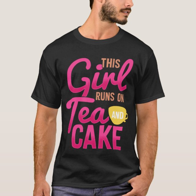 Cute Fun Tea  Womens  This Girl Runs on Tea & Cake T Shirt (Framsida)
