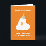 Cute Funny Anka Quack Birthday Best Friend Hat Kort<br><div class="desc">Den här chicen har ett mycket lustigt, stil-roligt hälsningskort för din bästa vän/kompis/partner med ett vackert, sött, vitt anka med en gult med dekorerad blå födelsedagshatt och en anpassningsbar rolig söt text av quack quack grattis på födelsedagen till en söt födelsedag på en anpassningsbar-gult-bakgrund orangar det ett bra val för...</div>