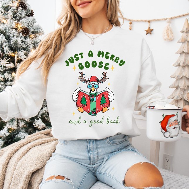 Cute Funny Christmas Merry Goose and a Good Book  T Shirt (Skapare uppladdad)