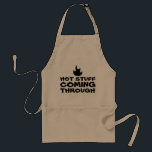 Cute Funny Hett Saker som kommer genom Brand BBQ G Förkläde<br><div class="desc">Det här är en Cute Funny Manar Apron Gift Idea: Hett Saker kommer igenom. Utformningen har ett modernt typsnitt och en brandsilhuettaccent. Underbar som Fars dag-gåva till Make från frun eller till Pappa eller Far på deras födelsedag.</div>