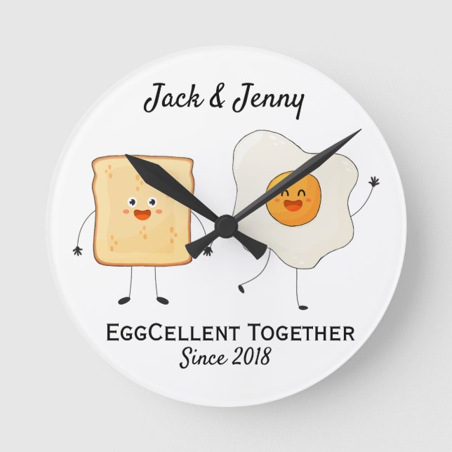 Cute Funny Lycklig Toast Eggcelent tillsammans Rund Klocka (Framsida)