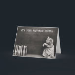 Cute Funny Vintage Cat Birthday Bowling Kort<br><div class="desc">En kattälskare skulle få det här söta,  roliga vintage-bowlingkortet för sin födelsedag! Lägg till mottagarens namn om du vill eller ta bort namn. Behålla det inre meddelandet eller skapa ditt eget anpassningsbar-meddelande eller ta bort texten.</div>