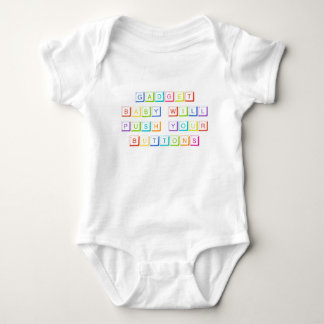Cute Gadget Baby kommer att trycka på dina knappar T-shirt