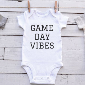 Cute Game Day Baby-dräkt - fotbollssäsong utanför  T Shirt