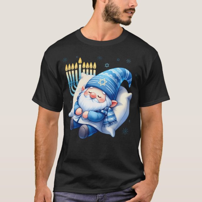 Cute Garden Gnome Jewish Hanukkah Sleeping T Shirt (Framsida)