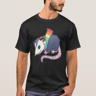 Cute Gay Possum med lgbtq Rainbow Pride Scarf Op T Shirt