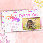 Cute Gecko Lizard Rosa Girly Birthday Photo Tack Kort<br><div class="desc">Cute Gecko Lizard Rosa Girly Birthday Photo Tackyou Card. Den här designen levereras med en söt,  färglös gecko-ödla. Lägg till ditt namn,  meddelande och favoritfoto.</div>