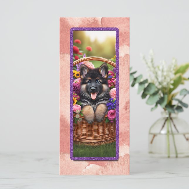 Cute German Shepherd Hund i A Basket (Stående Fram)