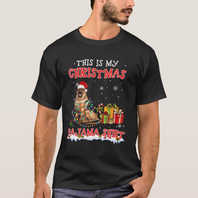 Cute German Shepherd On Snö - jul Pajama T Shirt (Framsida)