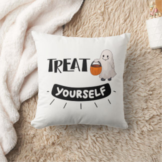 Cute Ghost “Treat Yourself” Pillow Halloween Theme Kudde
