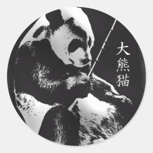 Cute Giant Panda Bear leker med Bamboo. Runt Klistermärke