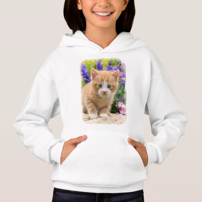 Cute Ginger Cat Kitten i en Flowery Garden - T Shirt (Framsida)