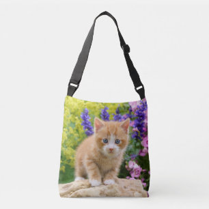 Cute Ginger Cat Kitten i Flowery Garden Photo på Axelväska