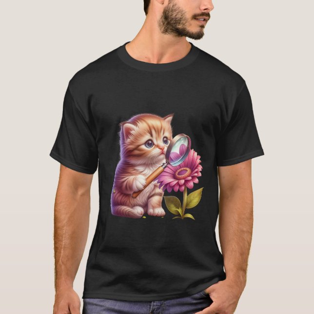 Cute Ginger Kitten with Magnifying Glass Art  ✨🐾 T Shirt (Framsida)