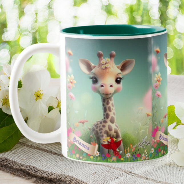 Cute Giraffe in Garden Personlig Blommigt Två-Tonad Mugg (Skapare uppladdad)