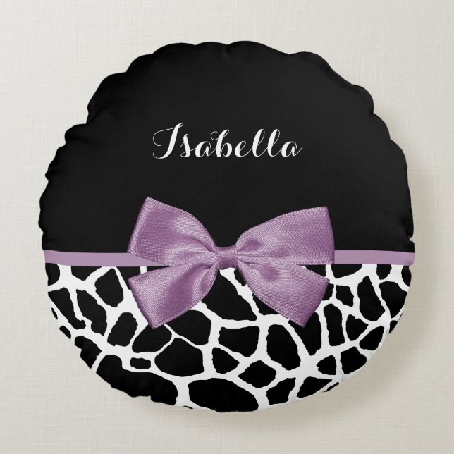 Cute Giraffe Skriv ut Lavender Lila Bow med Namn Rund Kudde (Framsidan)