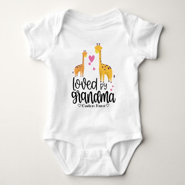 Cute Giraffes - Loved by Grandma T Shirt (Framsida)