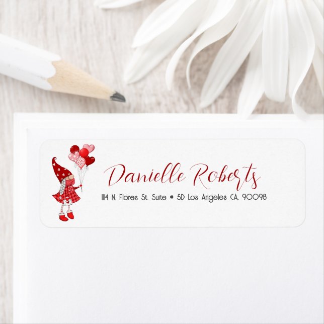 Cute Girl gnome Holding Hjärtballoger Returadress Etikett (Insitu)