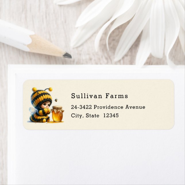 Cute Girl in Bee Costume with honey Adress Returadress Etikett (Insitu)