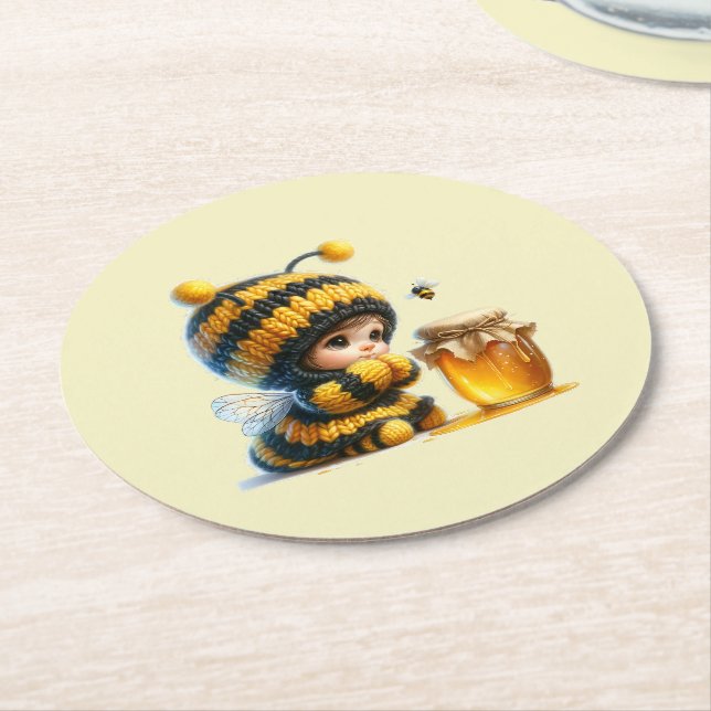 Cute Girl in Bee Costume with Honung Underlägg Papper Rund (Vinklad)