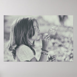 Cute Girl leker med bubblor poster