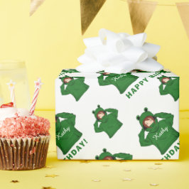 Cute Girl med Grönt Frog Hoody Teckning Birthday Presentpapper