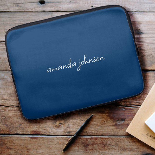 Cute Girly Modern Blue Monogram Cursive Fullt Namn Laptop Fodral (Skapare uppladdad)